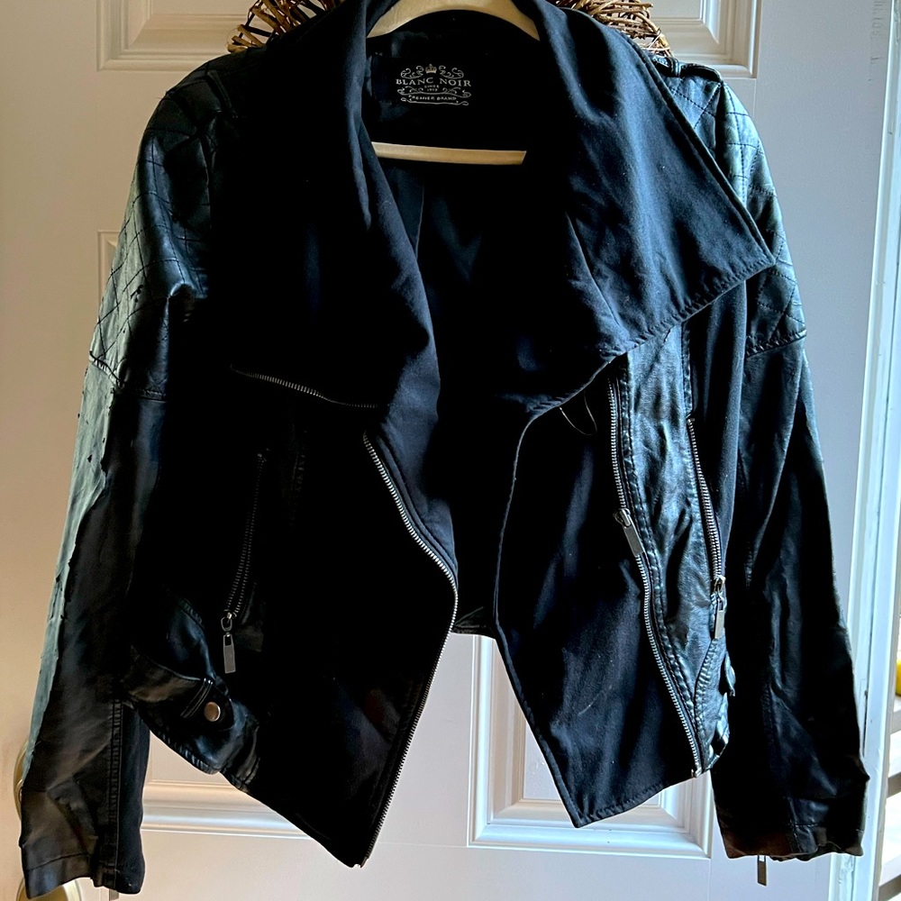 Distressed Look 👀 Black Leather 👀 Jacket Metal Zips & Buttons